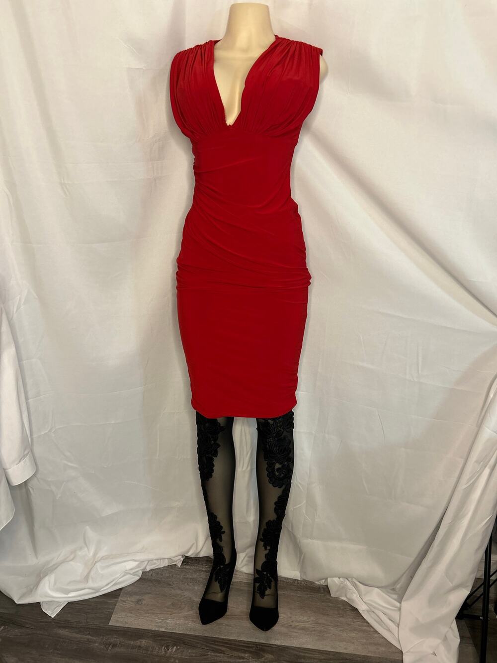Laura Byrnes Designer Red Ruched Bodycon Dress Deep V Neck Sleeveless Size S